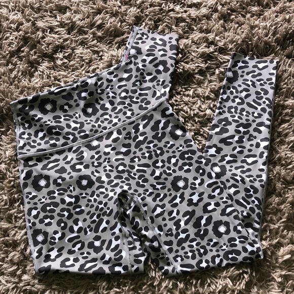 aerie Pants - OFFLINE BY AERIE Cheetah print leggings size Small high rise 7/8 leggings​​​